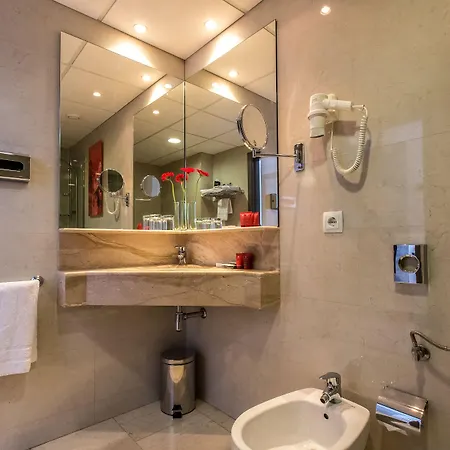 Leonardo Ramblas 3* ברצלונה