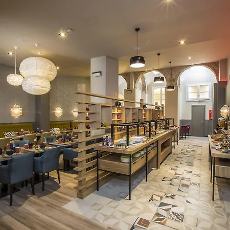 Leonardo Ramblas מלון 3*