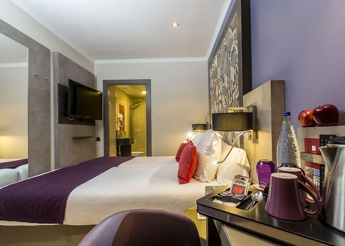 Hotel Leonardo Ramblas 3*