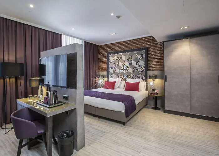 Hotel Leonardo Ramblas 3*