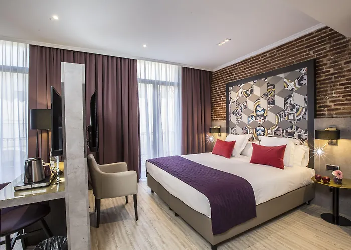 Hotel Leonardo Ramblas 3*