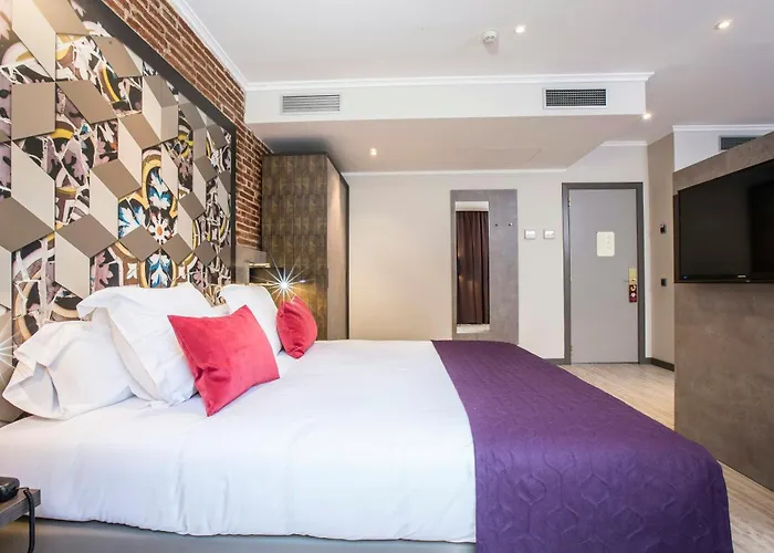 Hotel Leonardo Ramblas 3*