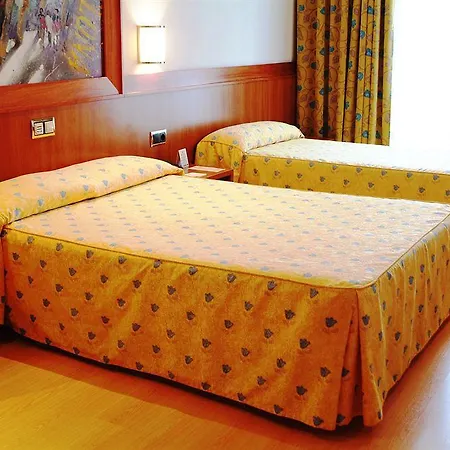 Hotel Leonardo Ramblas 3*